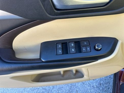 Used 2018 Toyota Highlander SE image 10