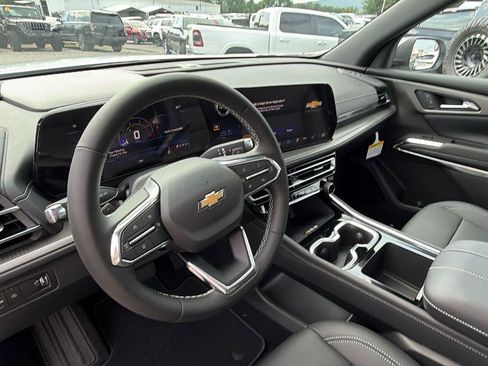 New 2026 Chevrolet Traverse LT w/ Sun and Wheel Package FWD image 4