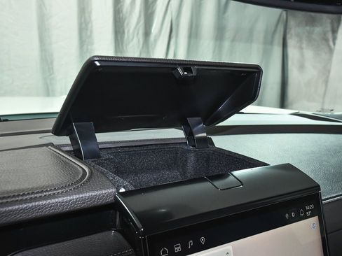 Used 2025 GMC Yukon Denali image 41