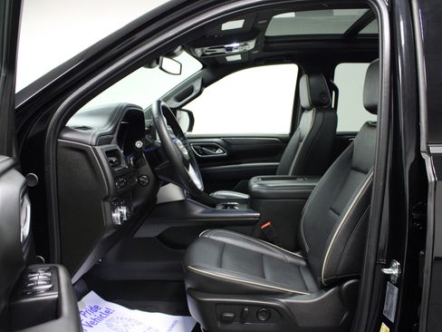 Used 2024 GMC Yukon XL SLT w/ SLT Premium Package image 12