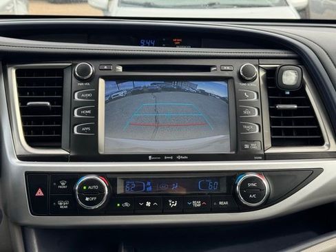 Used 2019 Toyota Highlander XLE image 4