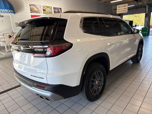 Used 2025 GMC Acadia Elevation image 3