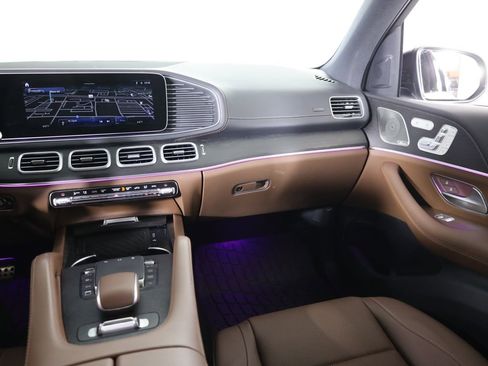 Used 2025 Mercedes-Benz GLS 450 4MATIC image 47