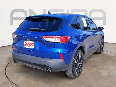 Used 2022 Ford Escape SE w/ SE Sport Appearance Package image 14