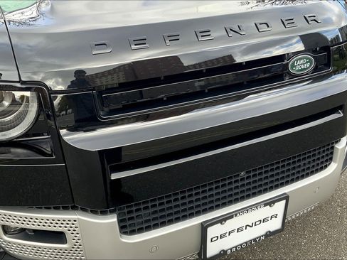Used 2025 Land Rover Defender 110 S image 30