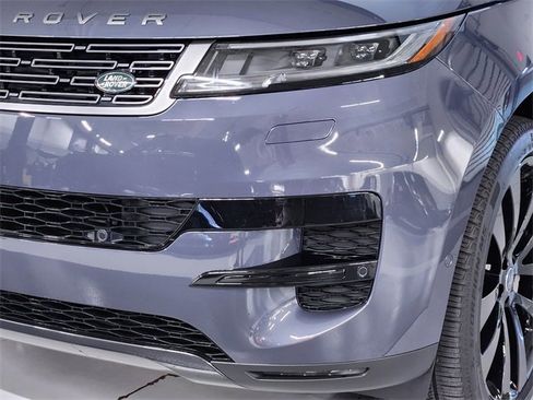 Used 2025 Land Rover Range Rover Sport SE image 12