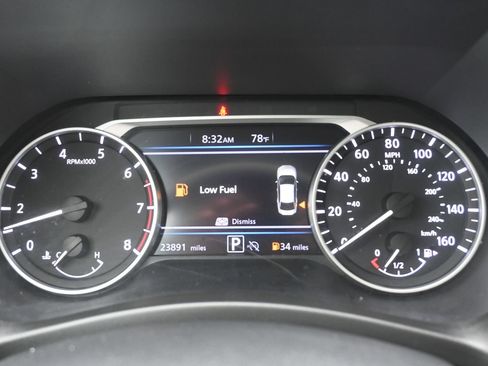 Used 2025 Nissan Sentra SR FWD image 11