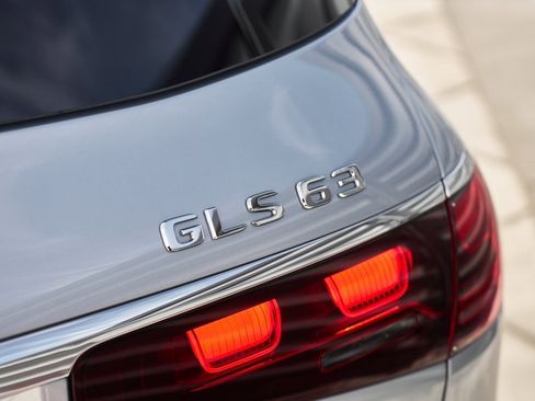 Used 2024 Mercedes-Benz GLS 63 AMG 4MATIC image 11