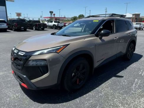 Used 2025 Nissan Rogue SV AWD/4WD image 5