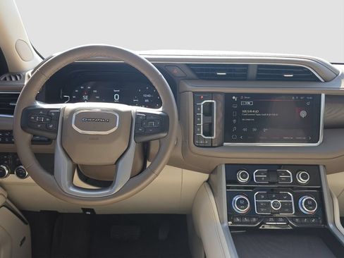 Used 2023 GMC Yukon XL Denali AWD/4WD image 13