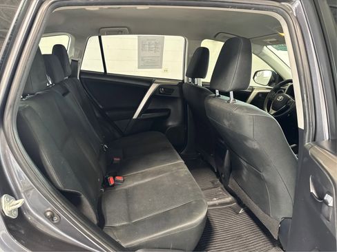 Used 2018 Toyota RAV4 LE w/ All Weather Liner Package FWD image 15