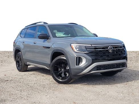 New 2026 Volkswagen Atlas Peak Edition AWD/4WD image 2