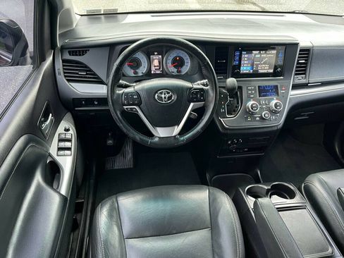 Used 2016 Toyota Sienna SE Premium FWD image 21