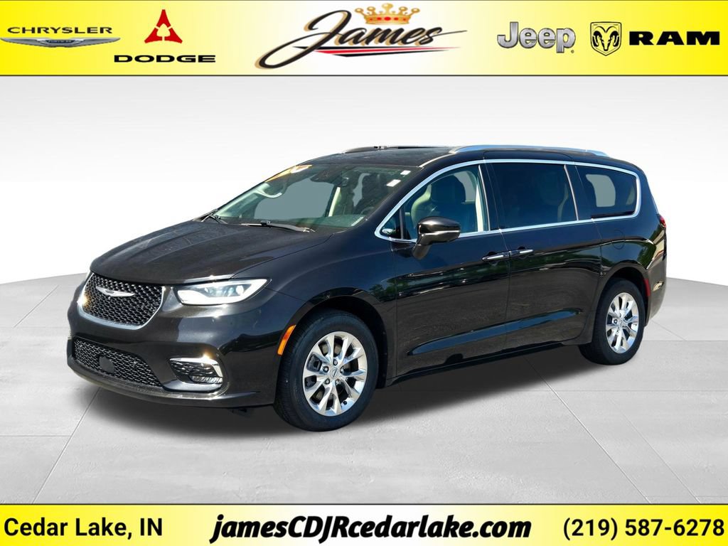 Used 2021 Chrysler Pacifica Touring-L w/ Uconnect Theater Family Group AWD/4WD image 1