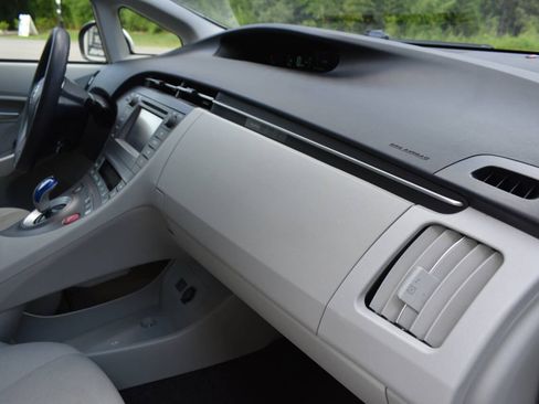 Used 2015 Toyota Prius Two FWD image 23