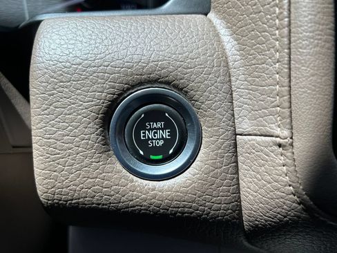 Used 2021 GMC Yukon Denali w/ Denali Premium Package AWD/4WD image 25