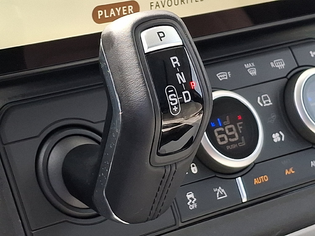 New 2026 Land Rover Defender 110 X-Dynamic SE AWD/4WD image 13
