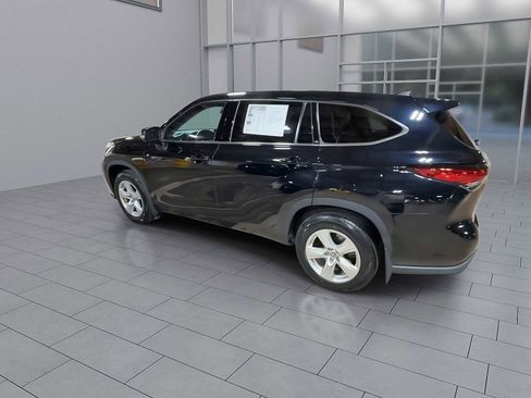 Certified 2022 Toyota Highlander LE image 6