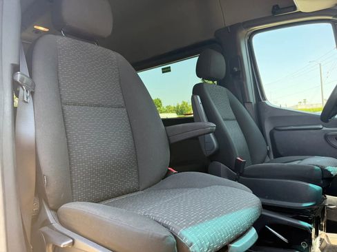 Used 2019 Mercedes-Benz Sprinter 2500 image 14