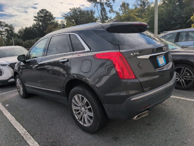 Used 2017 Cadillac XT5 Luxury w/ Driver Awareness Package FWD image 4