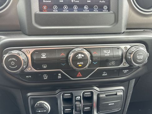 Used 2021 Jeep Wrangler Unlimited Sport AWD/4WD image 28