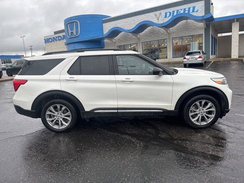 Used 2022 Ford Explorer XLT w/ Equipment Group 202A image 8