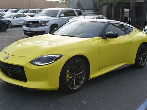 Used 2023 Nissan Z w/ Floor Mat Package (L93) RWD image 3