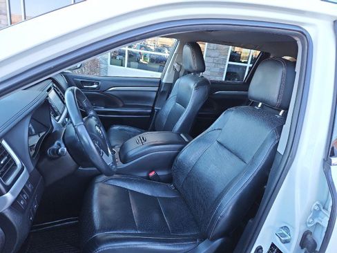Used 2019 Toyota Highlander Limited image 11