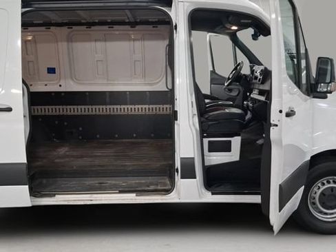 Used 2024 Mercedes-Benz Sprinter 2500 image 34