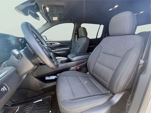 Used 2025 Chevrolet Traverse LT FWD image 14