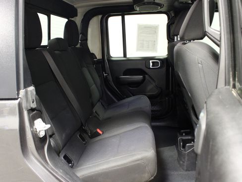 Used 2022 Jeep Gladiator Sport image 18
