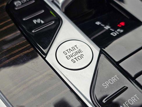 Used 2024 BMW X7 xDrive40i w/ Premium Package image 29