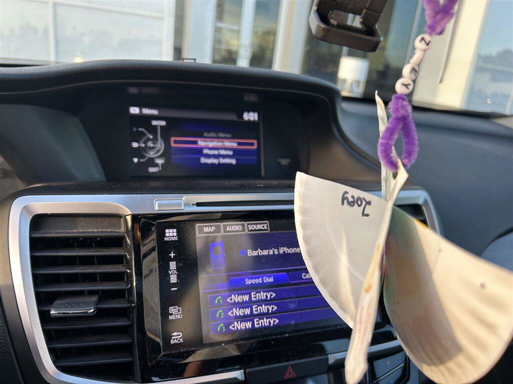 Used 2017 Honda Accord Touring image 12