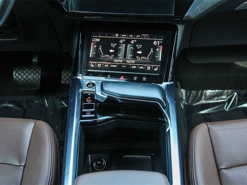 Used 2022 Audi e-tron Premium Plus w/ Premium Plus Package image 14