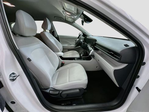 Used 2025 Hyundai Kona SEL AWD/4WD image 32