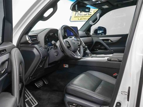 Used 2025 Lexus LX 700h F Sport image 18