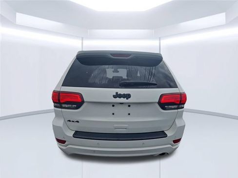 Used 2022 Jeep Grand Cherokee Laredo X AWD/4WD image 4