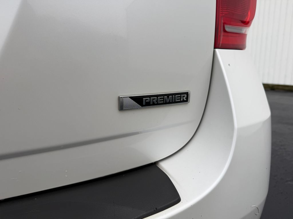 Used 2017 Chevrolet Equinox Premier FWD image 36