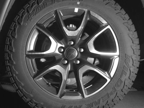 Used 2025 Jeep Compass Trailhawk AWD/4WD image 16