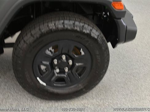 Used 2025 Jeep Wrangler Sport AWD/4WD image 37