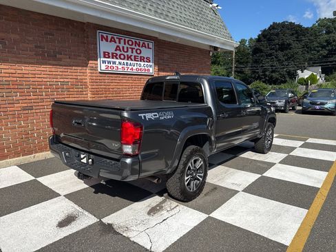 Used 2016 Toyota Tacoma TRD Sport w/ Towing Package AWD/4WD image 3
