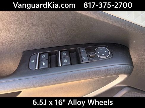 Certified 2025 Kia Soul LX w/ LX Technology Package FWD image 18