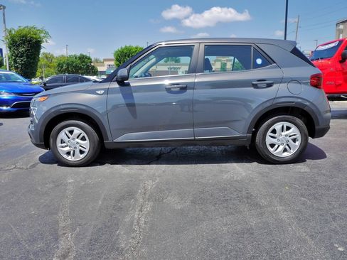 Used 2025 Hyundai Venue SE FWD image 8