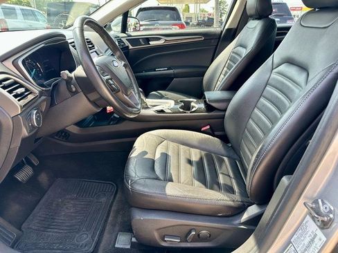 Used 2016 Ford Fusion SE w/ Equipment Group 202A image 11