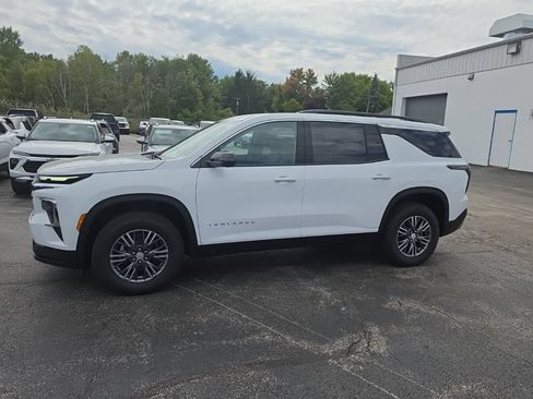 New 2027 Chevrolet Traverse LT w/ Driver Confidence Package FWD image 4