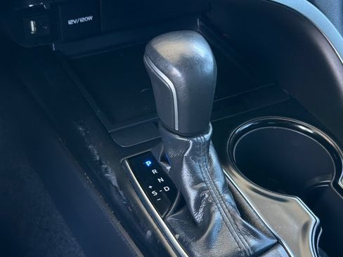 Used 2019 Toyota Camry SE w/ Convenience Package FWD image 22