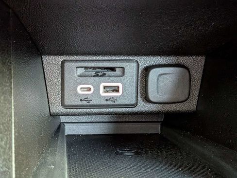 Used 2023 Chevrolet Bolt EUV Premier FWD image 23