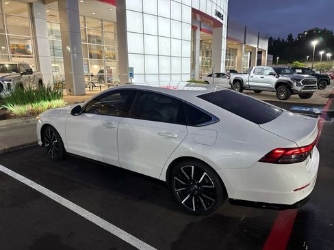 Used 2024 Honda Accord Touring image 3