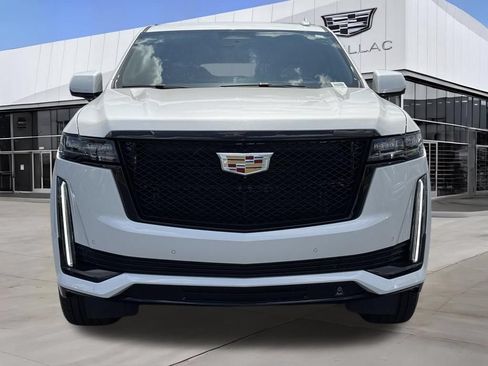 Used 2022 Cadillac Escalade ESV Sport w/ Touring Package AWD/4WD image 4