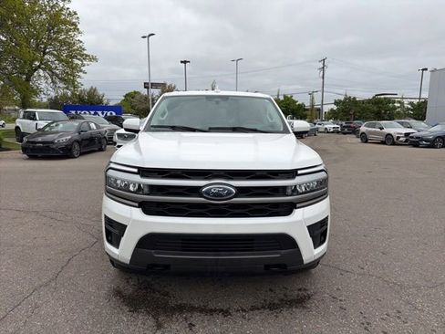 Used 2023 Ford Expedition XLT AWD/4WD image 2